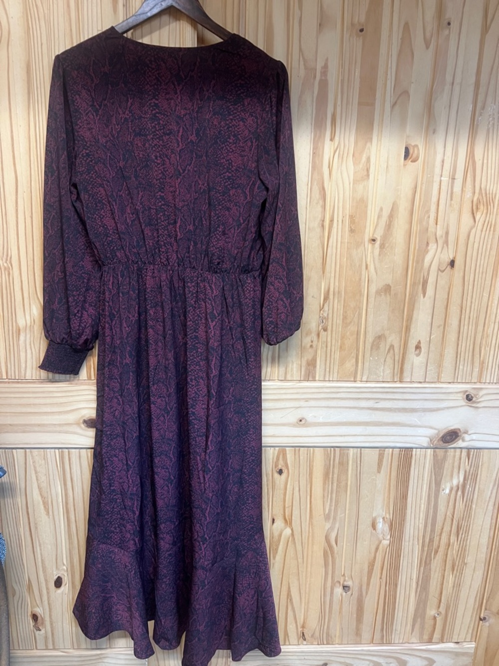 NWT Ariat W’s High-Low Ruffle Arizona Dress- Port Royale Python - Picture 2 of 2